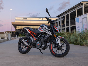 KTM 125 Duke 11kW (3 foto / 10)