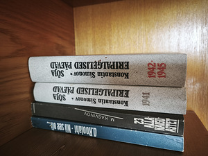 Raamatud (4 foto / 10)
