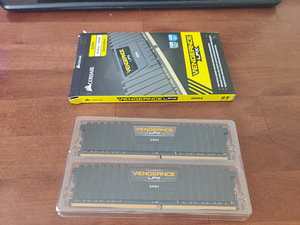 DDR4 Corsair Vengeance LPX 2x8GB 16GB 3000Mhz (1 foto / 4)