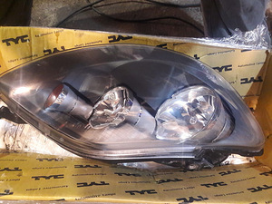 Ees parempoolne esilatern on vw golf 5+ (2 foto / 3)