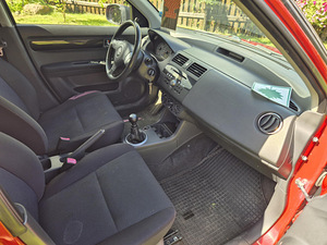 SUZUKI SWIFT (12 фото из 15)