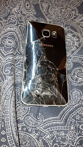 Müüa 2 katkise ekraaniga Samsung S6 Edge mobiiltelefoni (2 foto / 3)