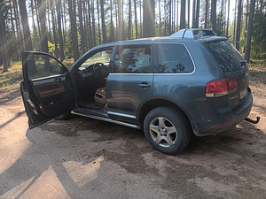VW Touareg (5 foto / 12)