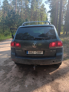 VW Touareg (9 foto / 12)