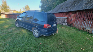 VW Sharan (11 фото из 12)