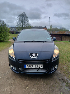 Peugeot 5008 (6 foto / 10)
