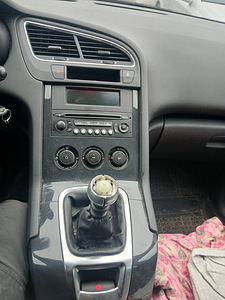 Peugeot 5008 (7 foto / 10)