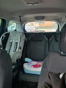 Peugeot 5008 (8 foto / 10)