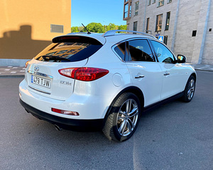 Infiniti EX30 Premium AWD 3.0 TDI V6 175kv (5 foto / 15)