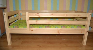 Детская кроватка (3 фото из 3)