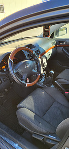 Toyota Avensis (8 foto / 8)