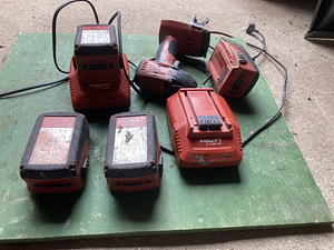 Hilti akud (1 foto / 2)