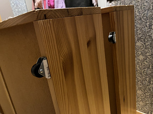 Kaks männipuidust ratastega voodi (pesu) kasti (3 foto / 3)