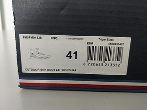 Tommy Hilfiger (4 фото из 4)