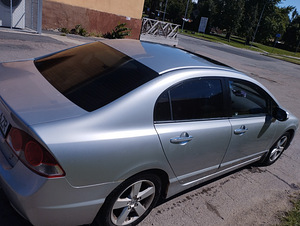 Honda Civic sedaan 2007 (6 foto / 8)