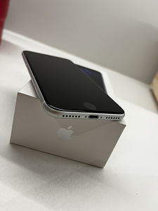 iPhone SE 2020 Valge 128Gb (2 foto / 4)