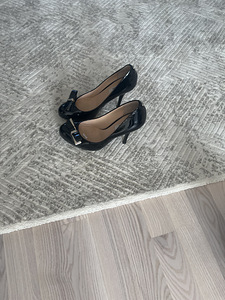 Туфли Guess размер 40 (2 фото из 3)
