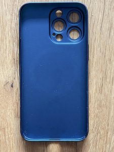 Чехол на iPhone 13pro (2 фото из 2)
