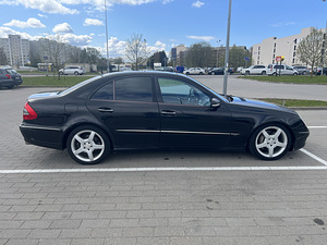 Mercedes-Benz E 320 Avangarde 3.0 V6 165kW (4 foto / 14)