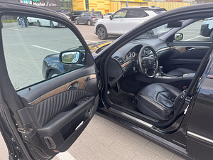 Mercedes-Benz E 320 Avangarde 3.0 V6 165kW (9 foto / 14)