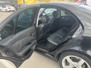 Mercedes-Benz E 320 Avangarde 3.0 V6 165kW (10 foto / 14)