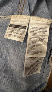 UUEVÄÄRNE TEKSATAGI LEVI'S - L (4 foto / 4)