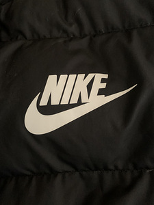 Пуховик Nike, р.L (3 фото из 7)