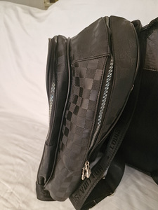 Продам 2 рюкзака Louis Vuitton (3 фото из 5)
