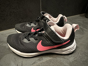 Nike tossud s.33 (1 foto / 3)