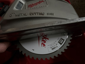 Milwaukee Metallsaag (3 foto / 3)