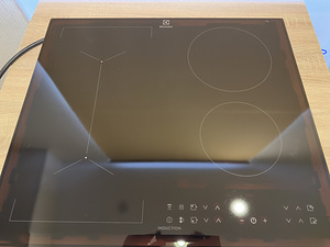 Induktsioonpliidiplaat Elektrolux (3 foto / 4)