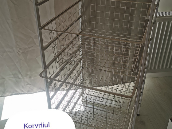 Полка с корзинами