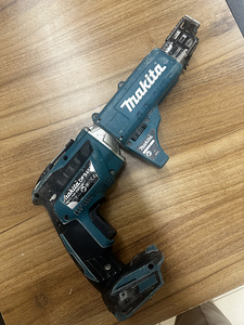 Akukruvikeeraja Makita DFS452ZJX3 - aku ja laadijata (1 foto / 4)