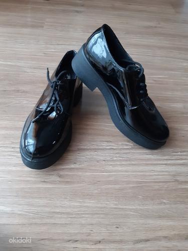 Müüa uued lakitud kingad, suur.38, tald 25 cm (foto #1)