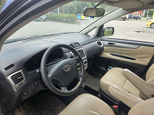 TOYOTA Avensis Verso 2005 (3 foto / 6)