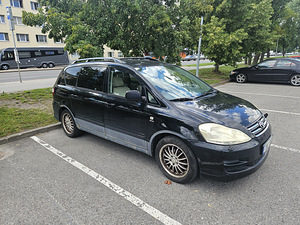 TOYOTA Avensis Verso 2005 (5 foto / 6)