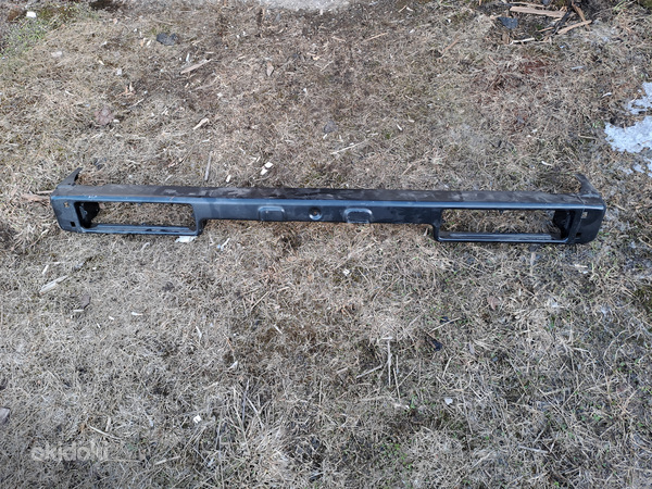 Suzuki Samurai tagumine stange.