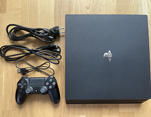 Sony PS4 PRO 1 TB, pult (1 foto / 2)
