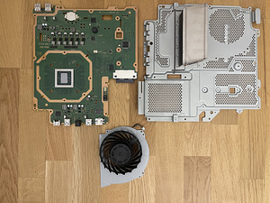 Sony PS4 PRO 1 TB, pult (2 foto / 2)