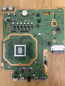 Sony PS4 PRO 1 TB (3 foto / 5)