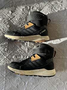 Laste Adidas Terrex poolsaapad (2 foto / 4)