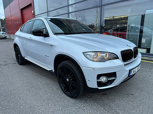 BMW X6 xDrive50i Individual FL Shadowline 4.4 V8 300kW (5 foto / 15)