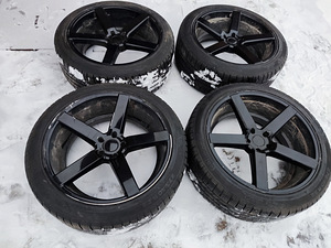 Диски с резиной 275/40/R22 5/120 (9 фото из 10)