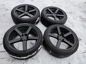 Диски с резиной 275/40/R22 5/120 (10 фото из 10)