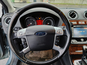 Ford Mondeo GHIA 2.0 96kW (8 foto / 14)