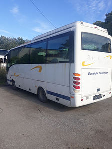 Isuzu buss varuosadeks (1 foto / 3)