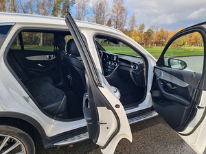 Mercedes GLC220d 2021 (10 фото из 13)
