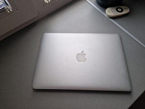 Macbook Air 13 (2017) (1 foto / 8)