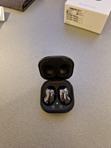 Samsung Galaxy Buds Live (1 foto / 2)