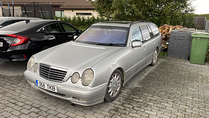 Mercedes-Benz E320 (1 foto / 6)